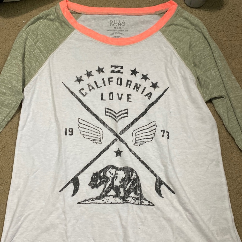 Mid length sleeves, t-shirt
